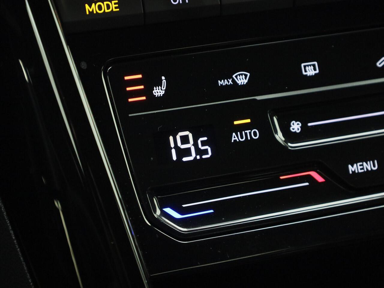 Volkswagen T-Roc 1.5 TSI 150PK DSG R-Line · Apple/Android Car Play · Camera · P-Sensoren · Navigatie · Stoelverwaming · 17'' Inch · Garantie t/m 04-03-2027 of 100.000km