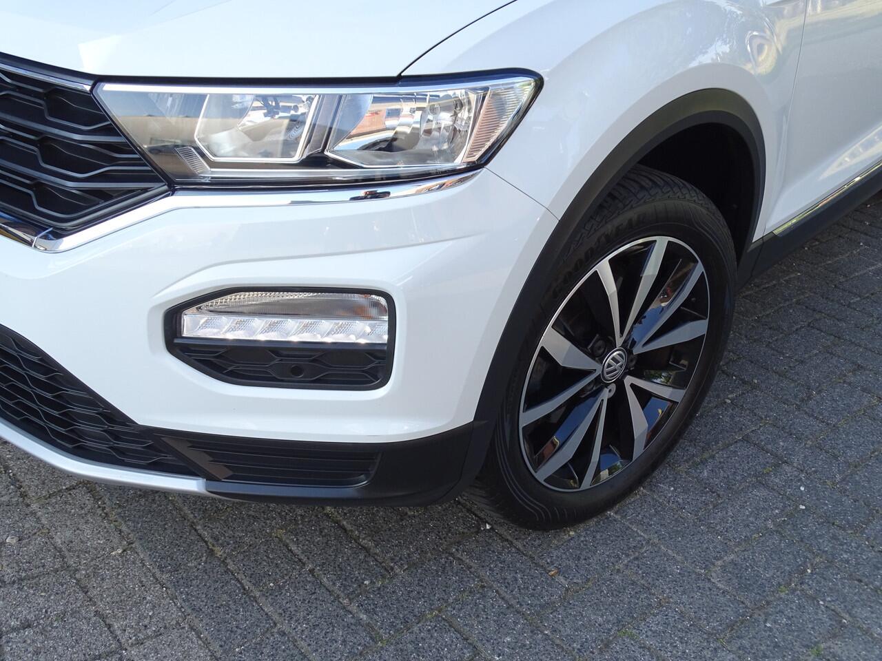 Volkswagen T-Roc 1.0 TSI Style Business Panoramadak Trekhaak