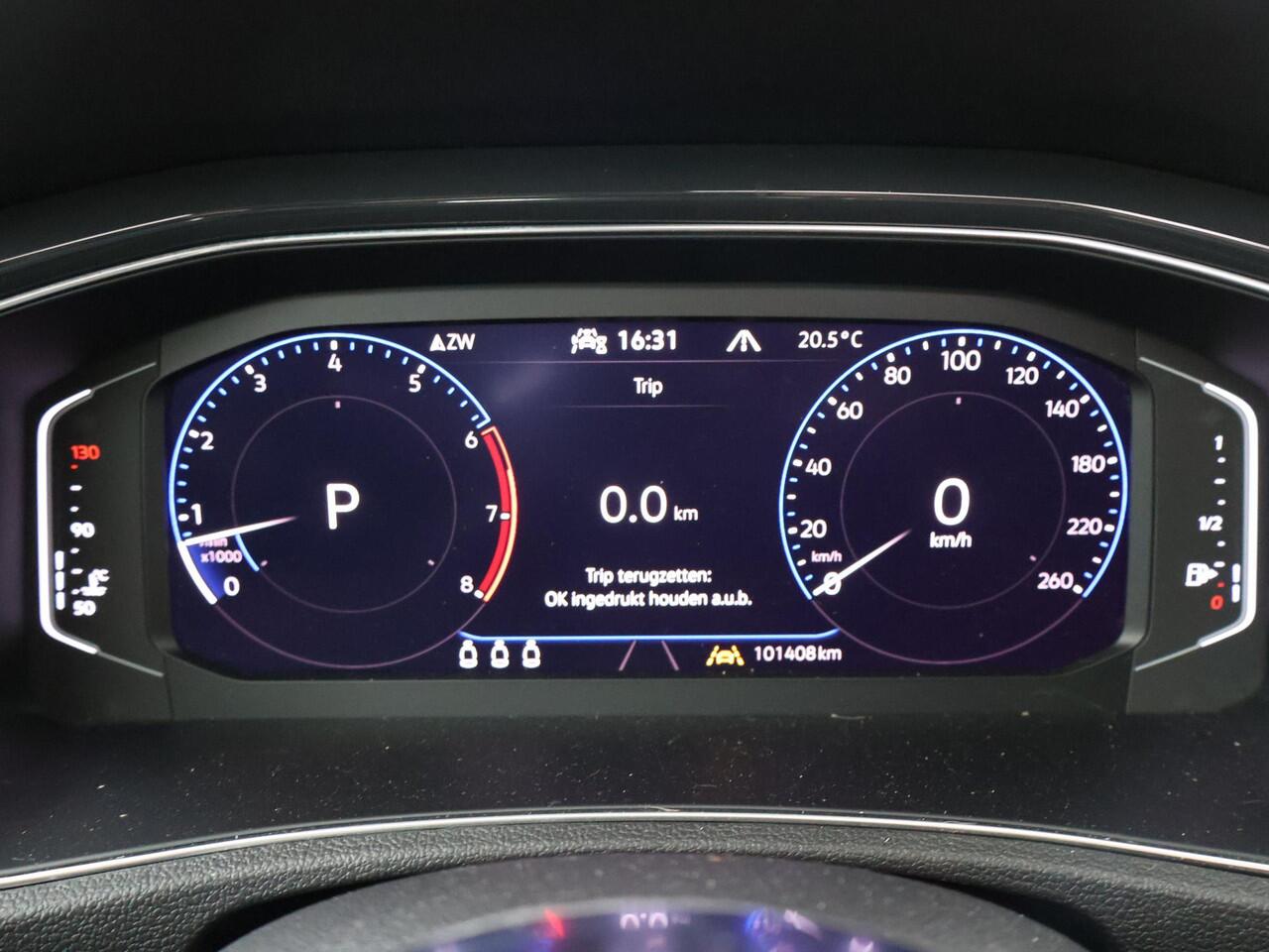 Volkswagen T-Roc 1.5 TSI Sport Business R | 150 PK | Automaat | Panoramadak | Achteruitrijcamera | R Line |