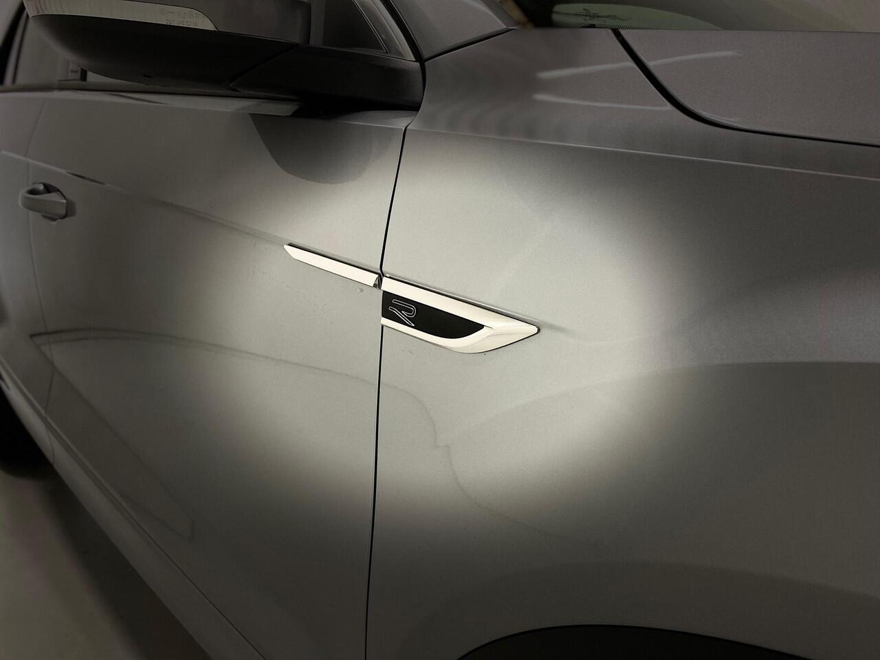 Volkswagen T-Roc 1.5 TSI R-Line edition IQ Light/Matrix Koplampen Camera IQ Drive ACC Carplay Virtual Cockpit *Nieuwe Auto*