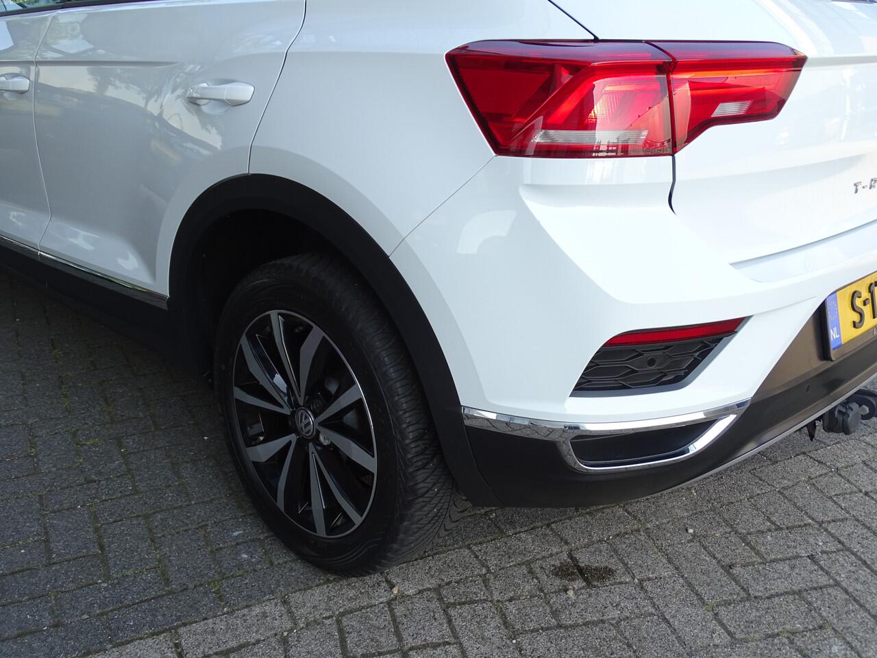 Volkswagen T-Roc 1.0 TSI Style Business Panoramadak Trekhaak