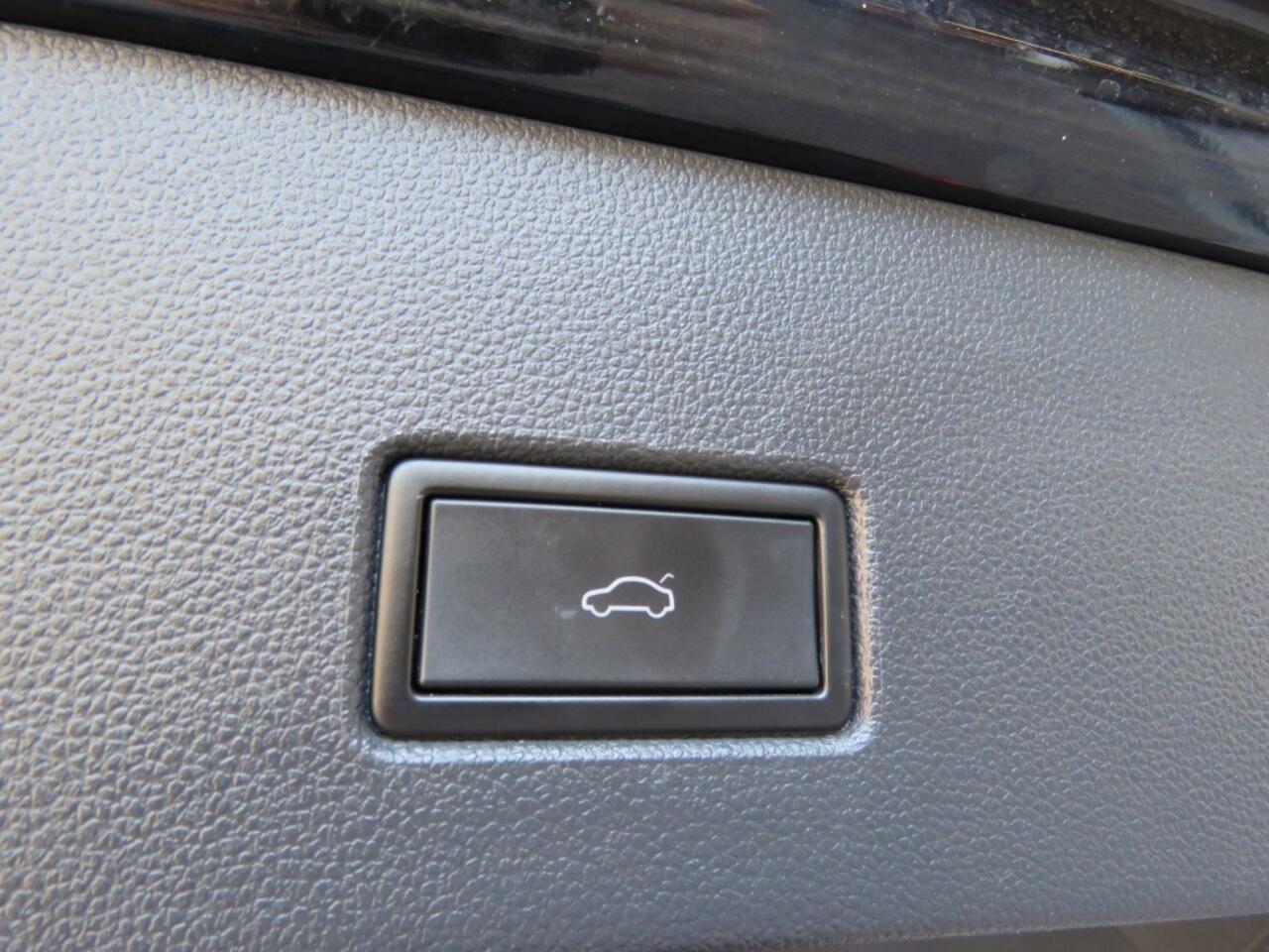 Volkswagen T-Roc 1.5 TSI 150PK STYLE / Camera / Navi / Elec.achterklep / Adap.cruise / BOVAG garantie