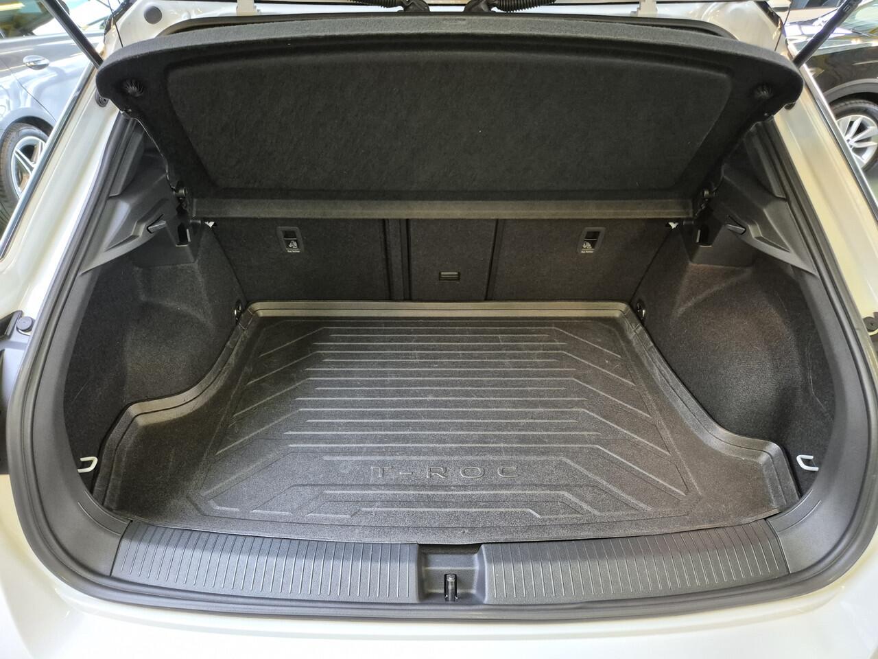 Volkswagen T-Roc 1.5 TSI R-Line -150pk- Automaat | Camera | IQ LED | 18 inch | Rijklaarprijs incl. 1 jaar Bovag garantie