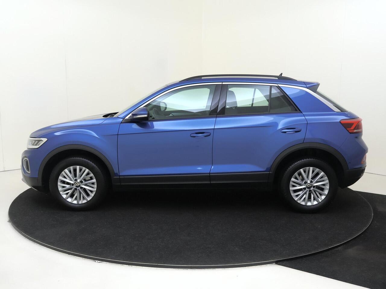 Volkswagen T-Roc 1.0 TSI Life | Parkeerassistent | Adaptieve cruise control | CarPlay | Navigatie | Lane assist | Digital cockpit | Elektrisch inklapbare buitenspiegels |