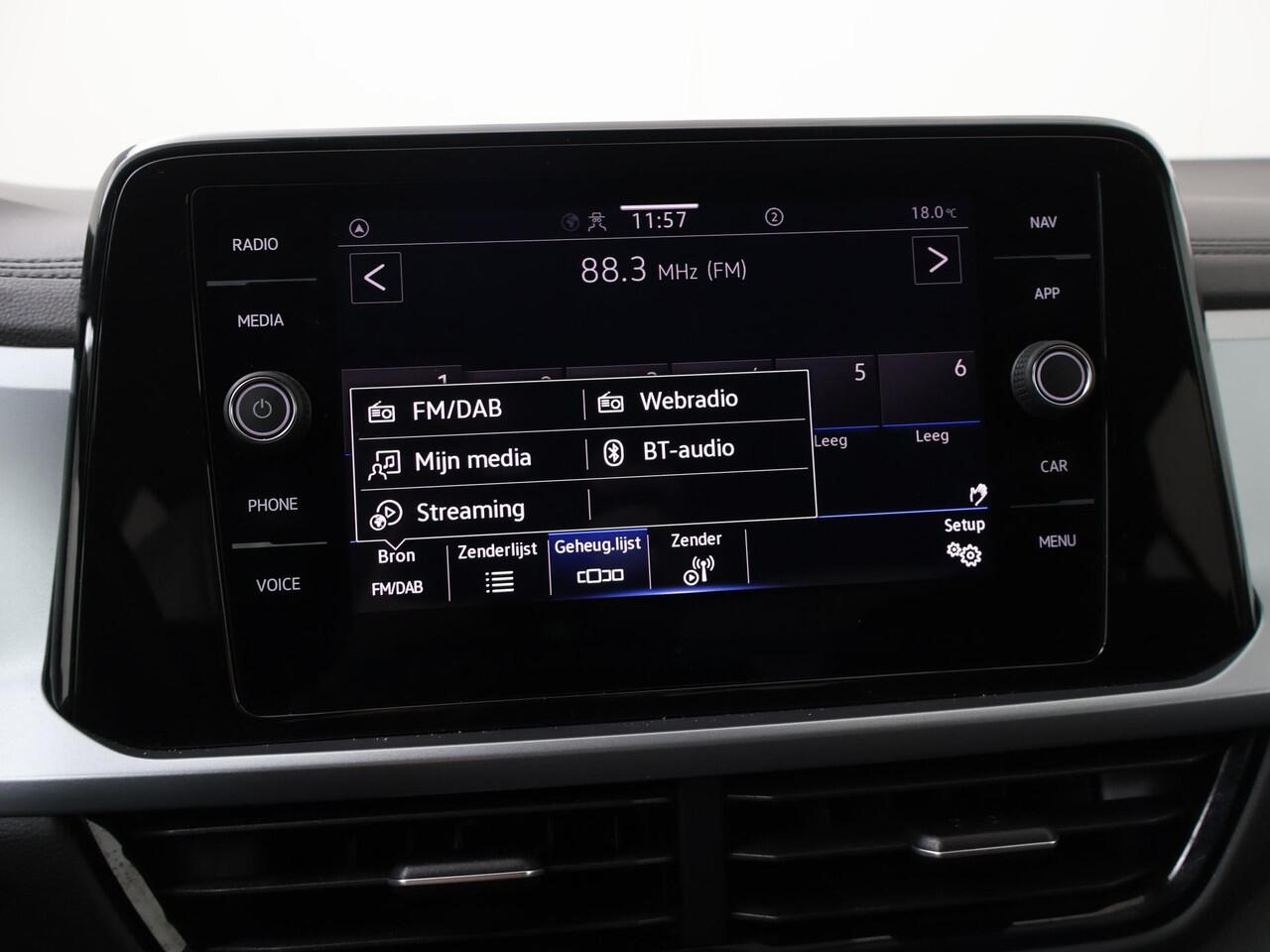 Volkswagen T-Roc 1.0 TSI Life 75 Edition | 110 PK | Navigatiesysteem | Adaptive cruise control | Achteruitrijcamera |