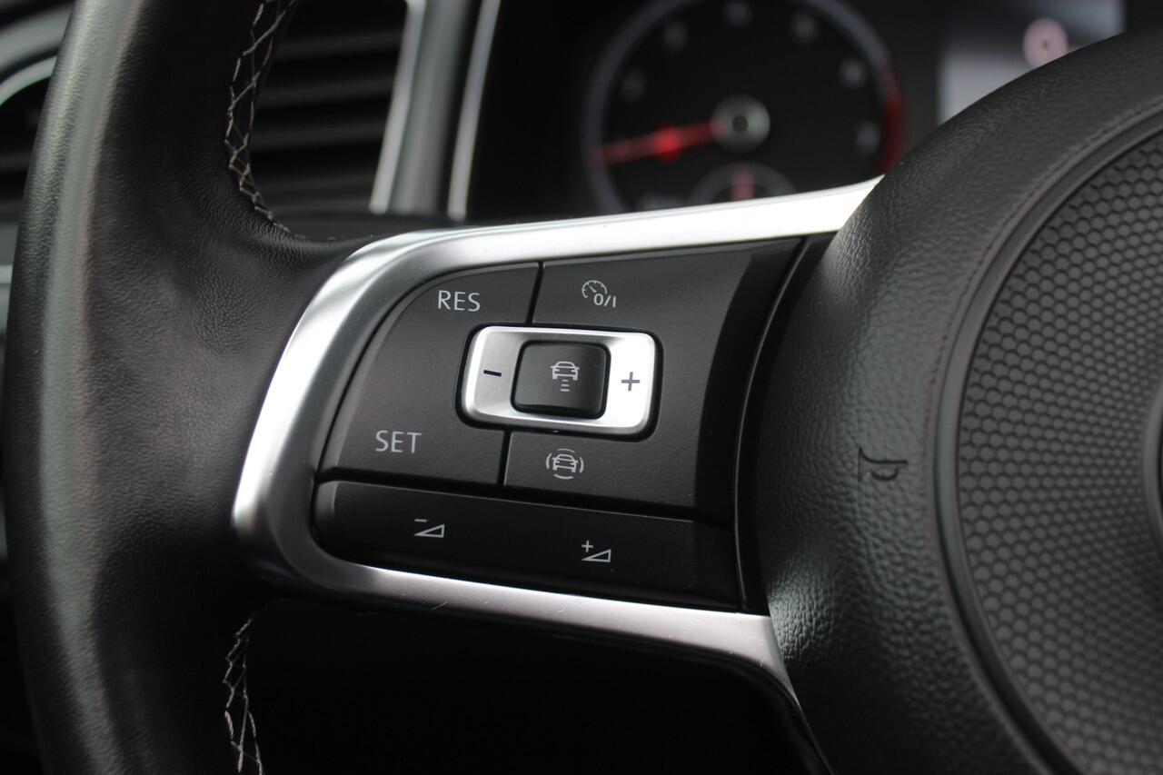 Volkswagen T-Roc Cabrio 1.5 TSI R-Line - CAMERA - TREKHAAK - CARPLAY - ADAPT. CRUISE -