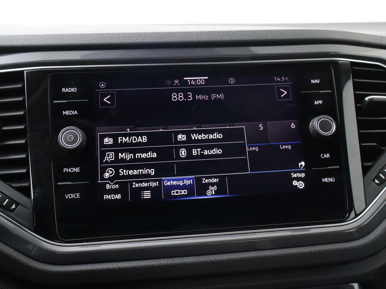 Volkswagen T-Roc 1.5 TSI Sport | 150 PK | Automaat | Trekhaak | Navigatiesysteem |