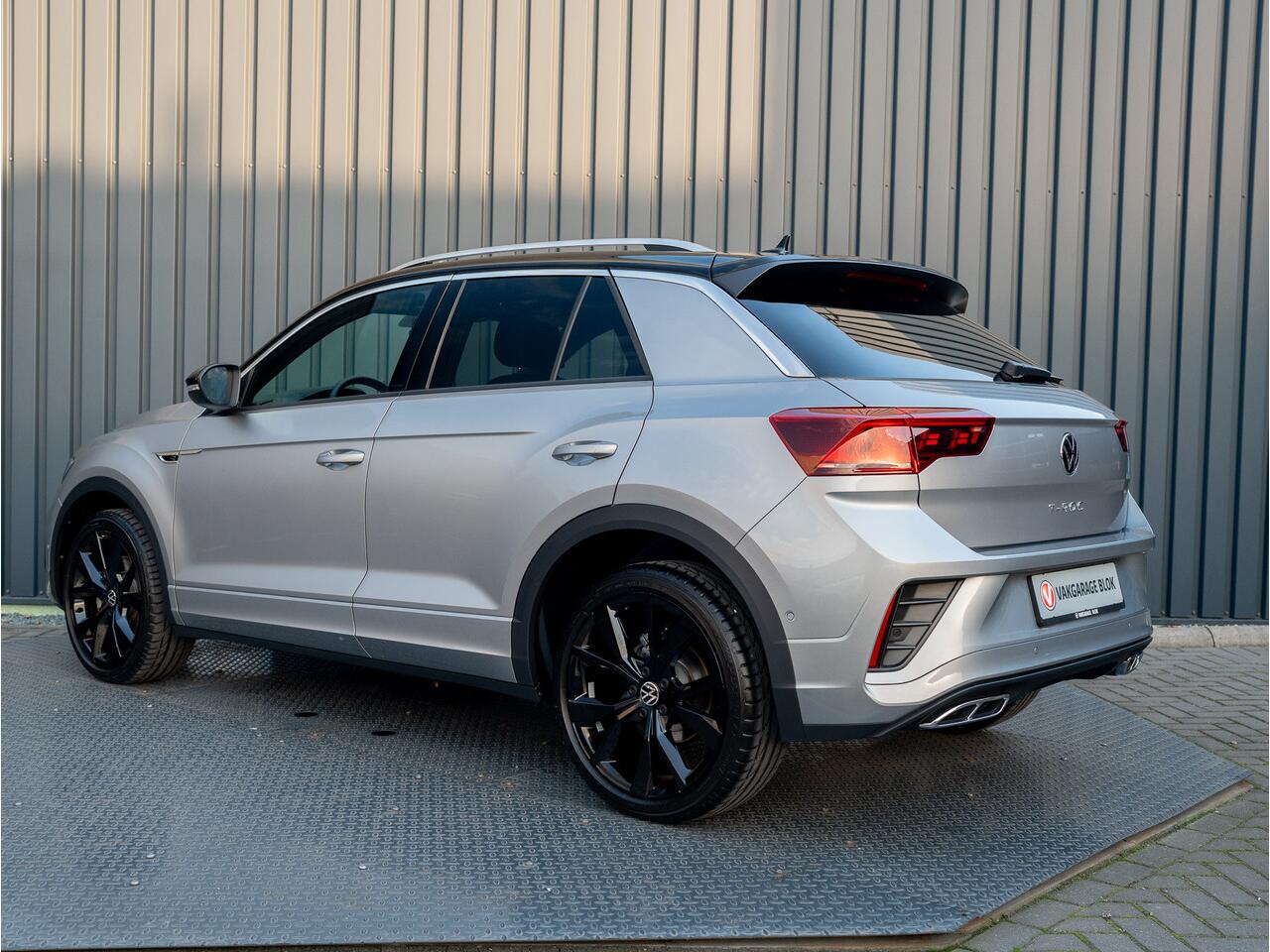 Volkswagen T-Roc 1.5 TSI 150Pk R-Line Business | Black Style | IQ Light | 19'' | Camera | Prijs Rijklaar!!