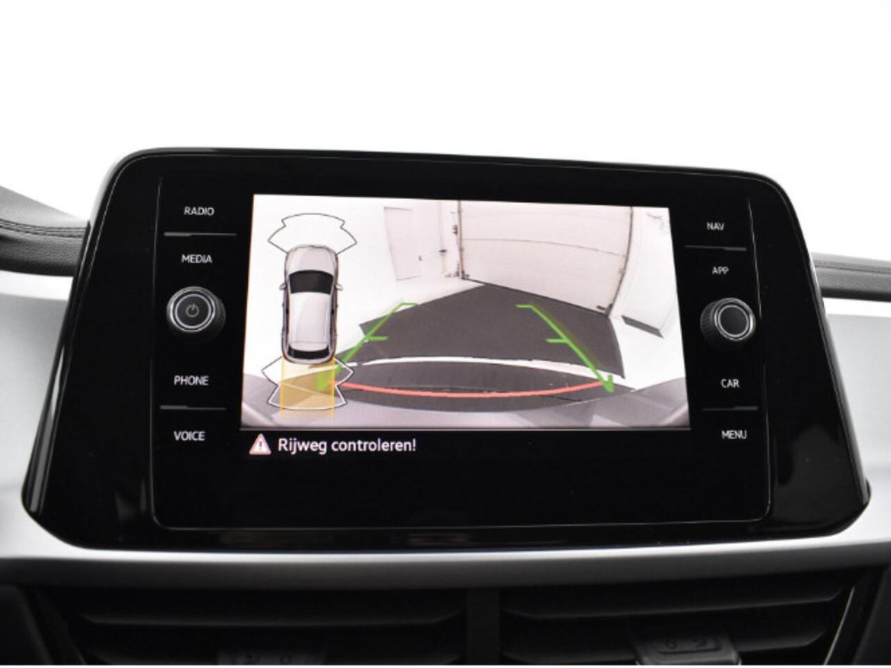 Volkswagen T-Roc Life Edition 1.0 TSI 116 pk 6 versn. Hand · Airconditioning automatisch, 2-zone (climatronic) · Multimedia pakket · Prijs is incl inruilbonus · MEGA Sale