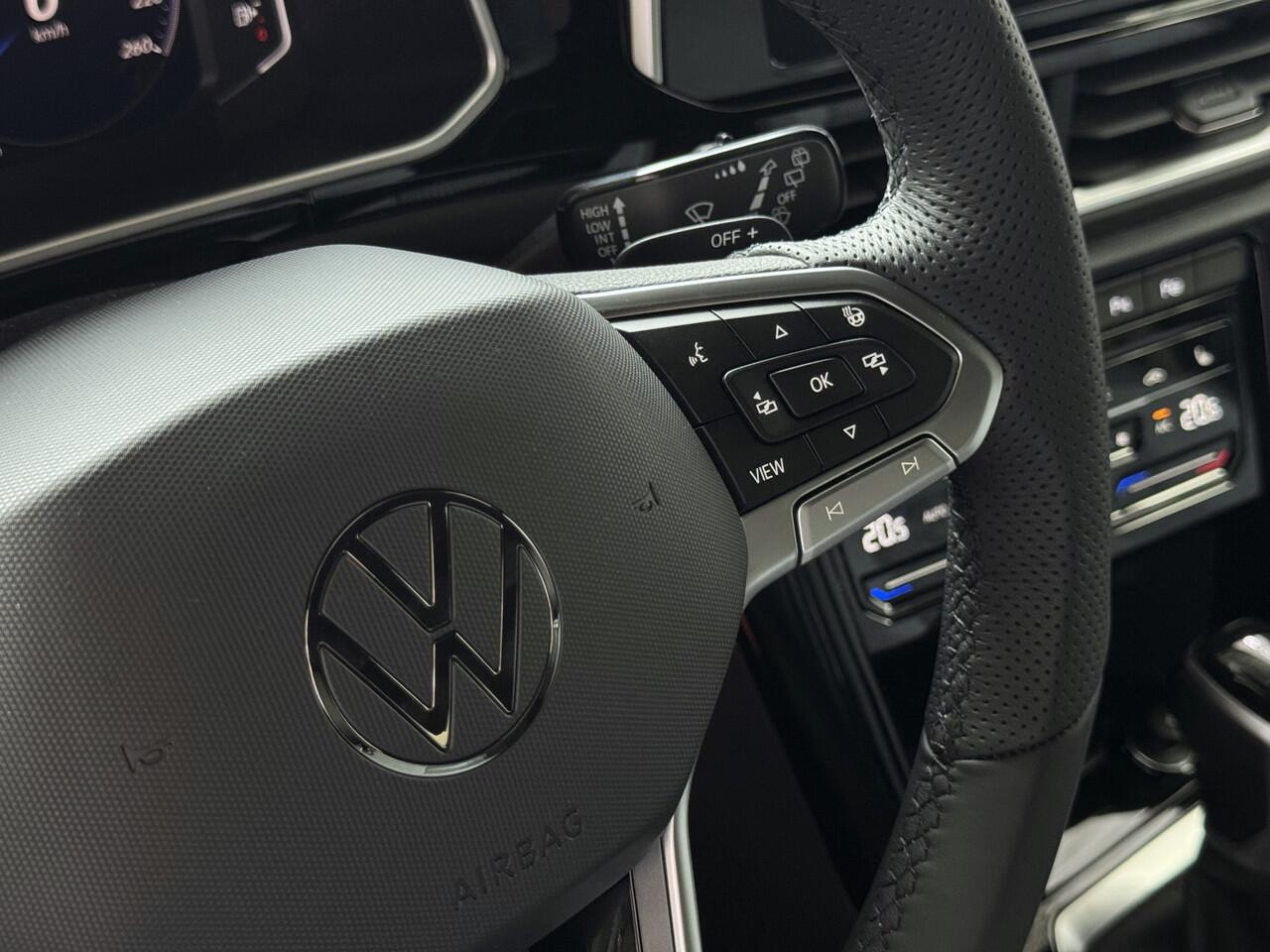 Volkswagen T-Roc ? NIEUWE AUTO ? 1.5 TSI DSG 2025 R-LINE 150PK AFN.TREKHAAK IQ LIGHT ALCANTARA ELEK.KLEP CARPLAY STOEL/STUUR VERW. 19"LMV VIR.COCKPIT 2025 RLINE R LINE ?Top Auto's Wijchen , 30 Jaar Specialist in Volkswagen : Alle Type's : R-Line Edition / Style / First E