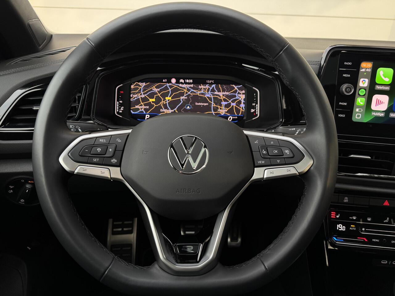 Volkswagen T-Roc 1.5 TSI 150pk DSG 3x R-Line BlackStyle Nieuw Model Panoramadak VirtualCockpit ACC Sportstoelen IQ-Light Ambientlight Keyless Camera Pdc