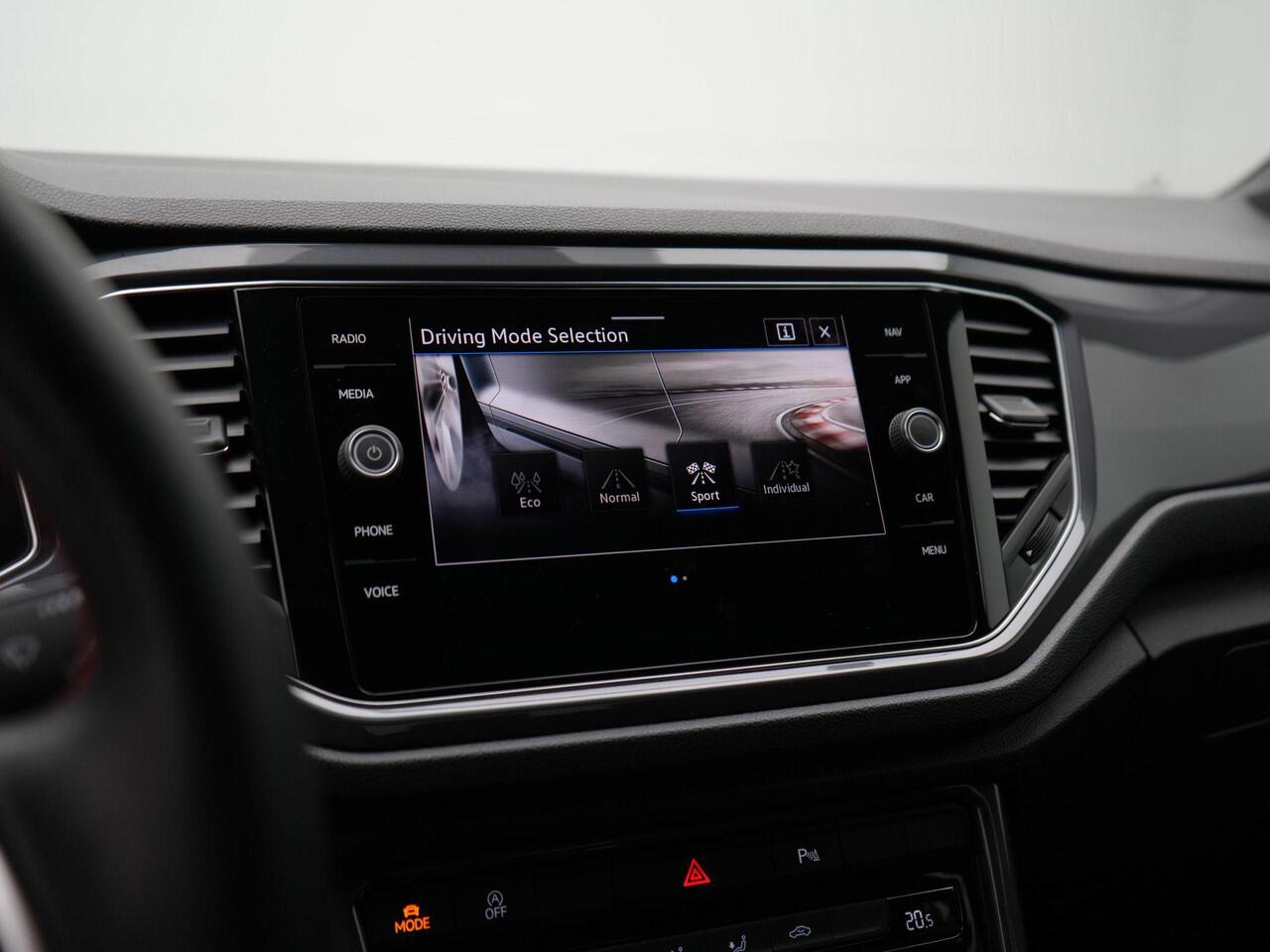 Volkswagen T-Roc 1.5 TSI 150 pk DSG Sport Business R / R-Line | Panoramadak | Trekhaak | Achteruitrijcamera | Navigatie | Adaptive Cruise