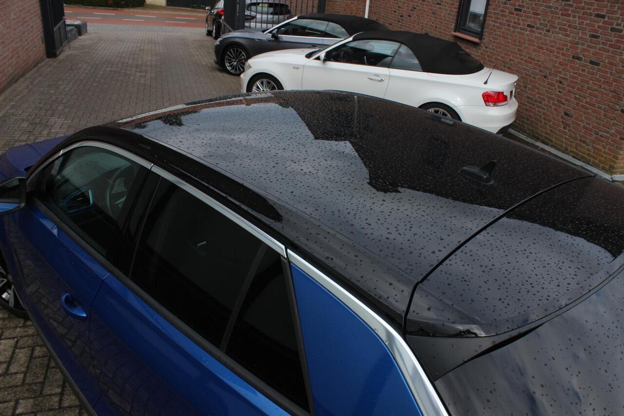 Volkswagen T-Roc 1.5 TSI Style 1.5 TSI 150pk, Navigatie, PDC V+A, Zwart Dak, 17", Virual Cockpit, All Weather banden.