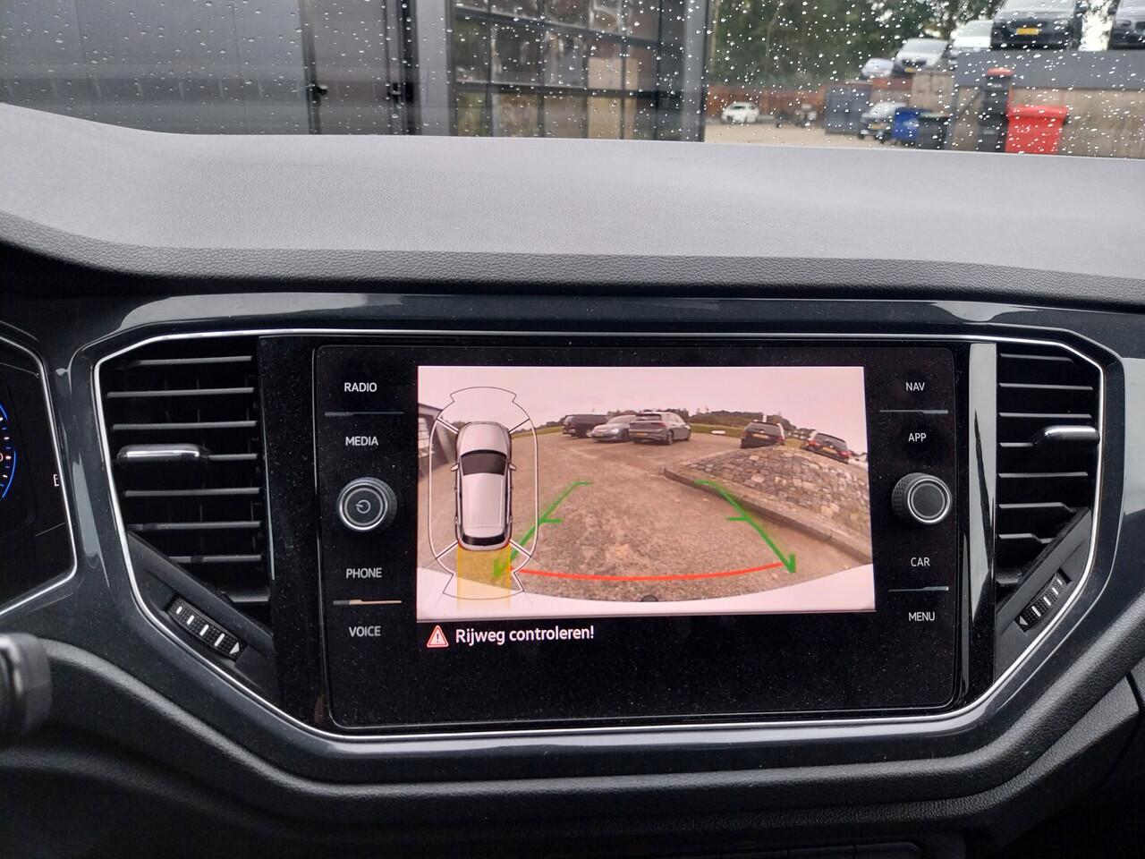 Volkswagen T-Roc 1.5 TSI 150 PK Sport Business R Line VIRTUAL COCKPIT ADAPT CRUISE CAMERA PARK ASSIST HALF LEER LED NAVI ECC TREKHAAK