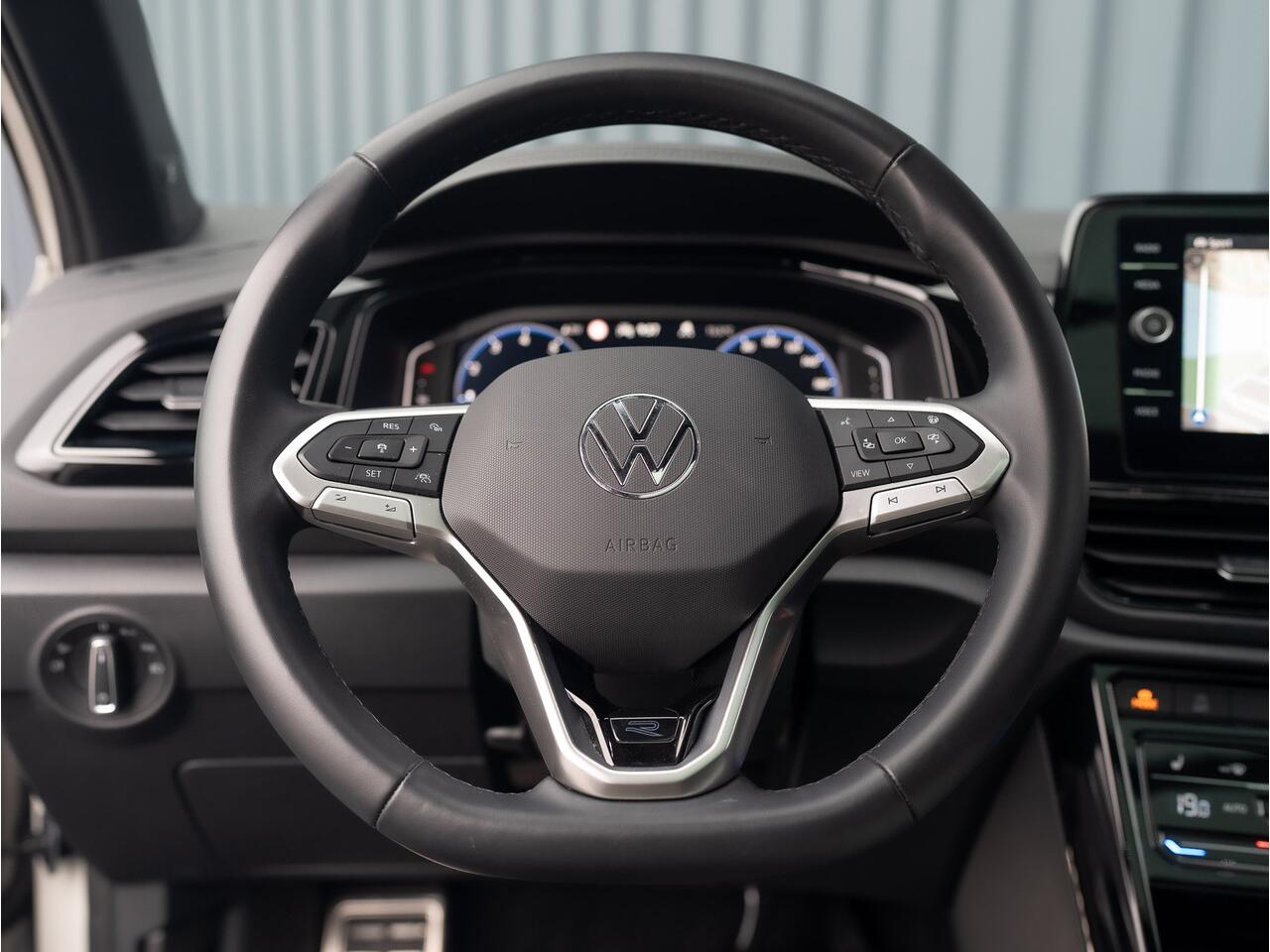 Volkswagen T-Roc 1.5 TSI R-Line Business | Panodak | Beats | Keyless | Trekhaak afnb | IQ Light | Side Assist | Prijs Rijklaar!!