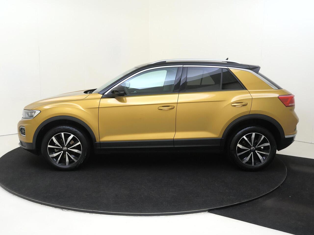 Volkswagen T-Roc 1.5 TSI Life | Parkeersensoren | Adaptieve cruise control | Digital cockpit pro | CarPlay | Stoelverwarming | Airco |