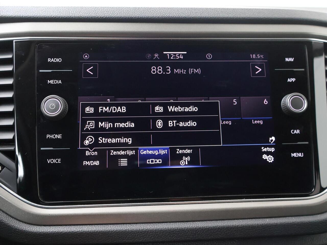 Volkswagen T-Roc 1.0 TSI Style | 110 PK | Adaptive cruise control | Lane assist | Apple CarPlay / Android Auto |