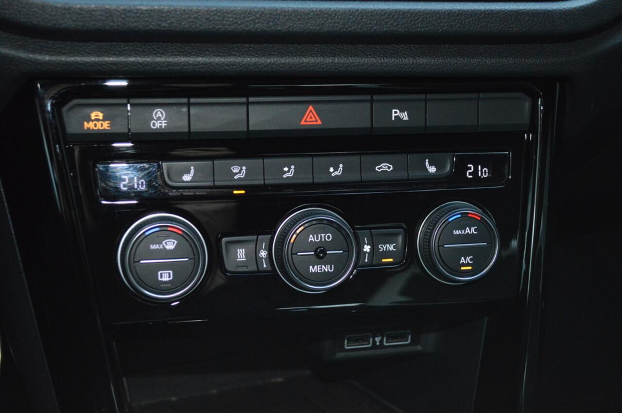 Volkswagen T-Roc 1.5 TSI Sport DSG Led Navi Acc Camera Keyless CarPlay Pdc