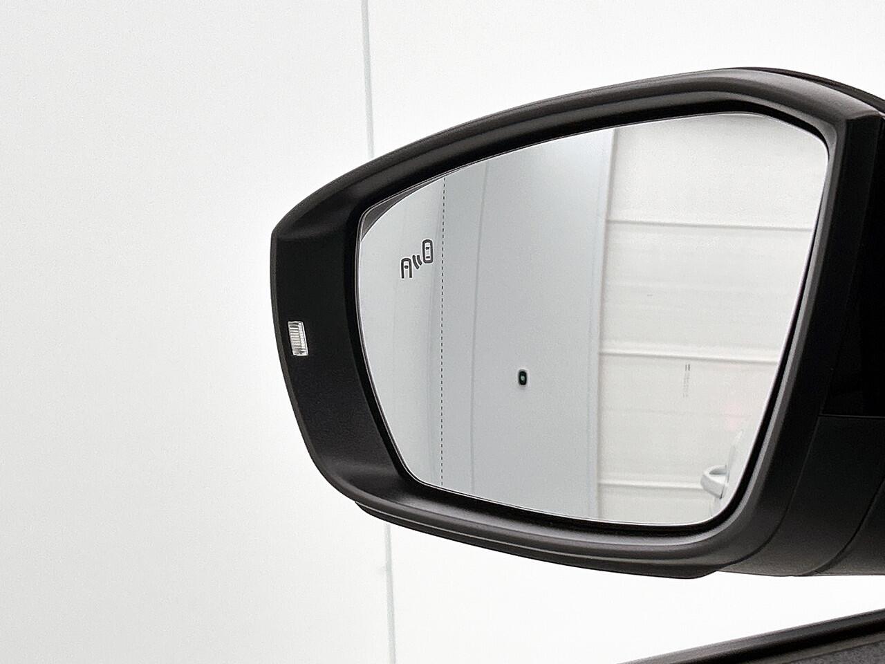 Volkswagen T-Roc 1.5 TSI 150pk Automaat Sport Black Style / Camera / Navigatie / Adaptive Cruise