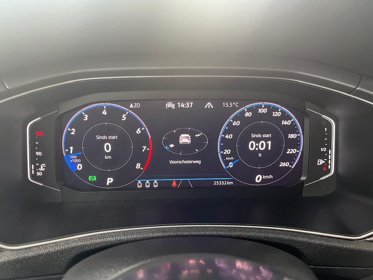 Volkswagen T-Roc 1.5 TSI R-Line / 19 Inch / Afneembare trekhaak / Elect. Achterklep / Camera / Cockpit Pro