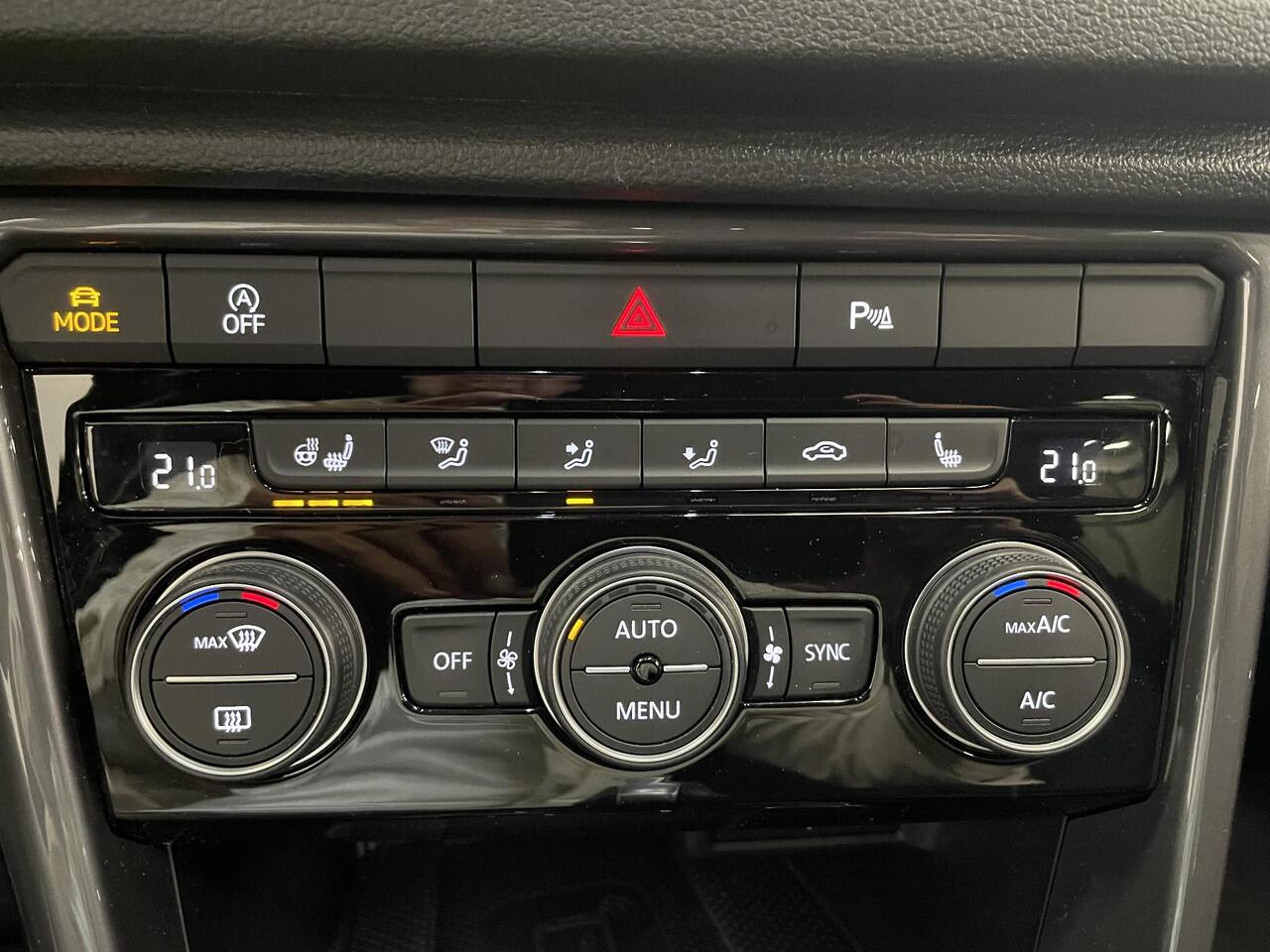 Volkswagen T-Roc 1.5 TSI Sport AUT Aut Winterpack Camera achter Adaptieve Led Auto Cruise Control PDC V+A Elektrische Kofferklep Navi Carplay