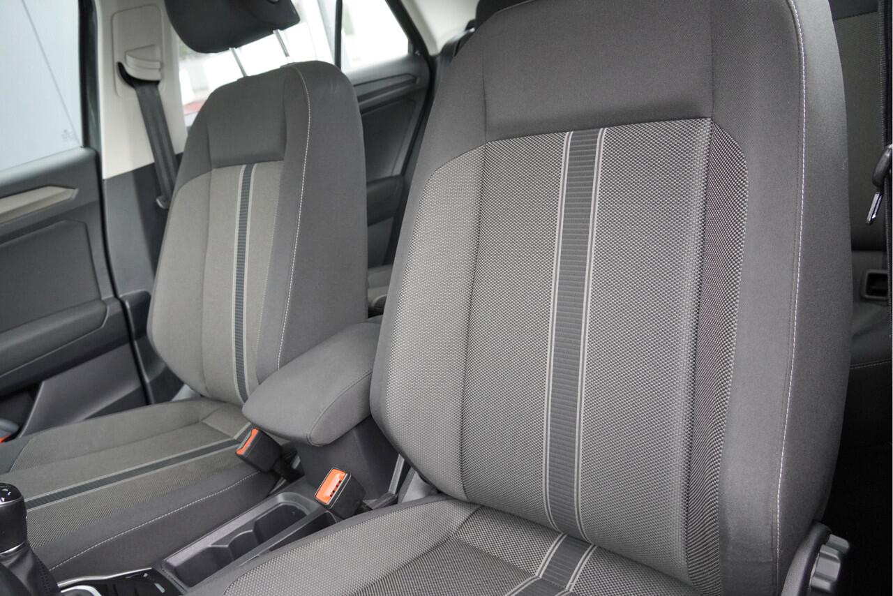 Volkswagen T-Roc 1.0 TSI Style BJ2021 Lmv 16" | Pdc | App-Connect | Navigatiesysteem ( Niet vrijgeschakeld ) | Airco | Cruise control | Getint glas