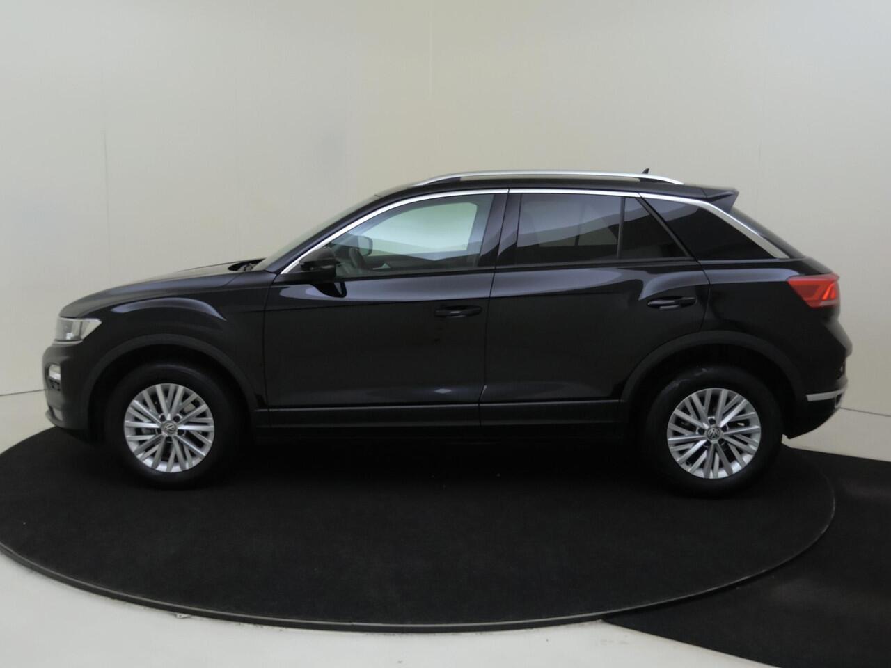 Volkswagen T-Roc 1.5 TSI Style Business | Achteruitrijcamera | Navigatie | Adaptieve cruise control | Elektrisch inklapbare buitenspiegels | CarPlay | Elektrische achterklep | Parkeersensoren |