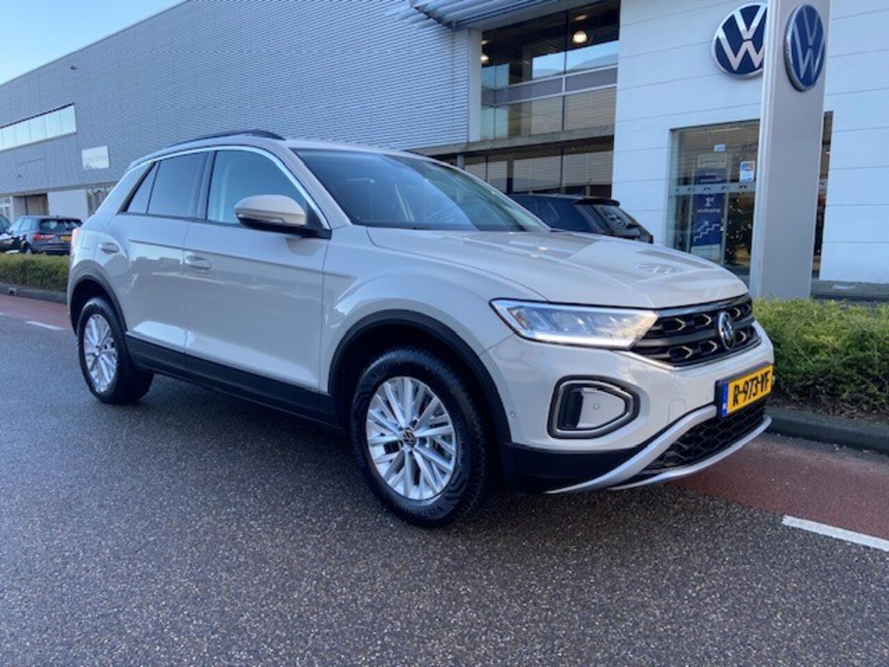 Volkswagen T-Roc 1.0 TSI 110PK Life / App. connect / DAB+ / LED / Parkeersensoren V+A / 16" LMV