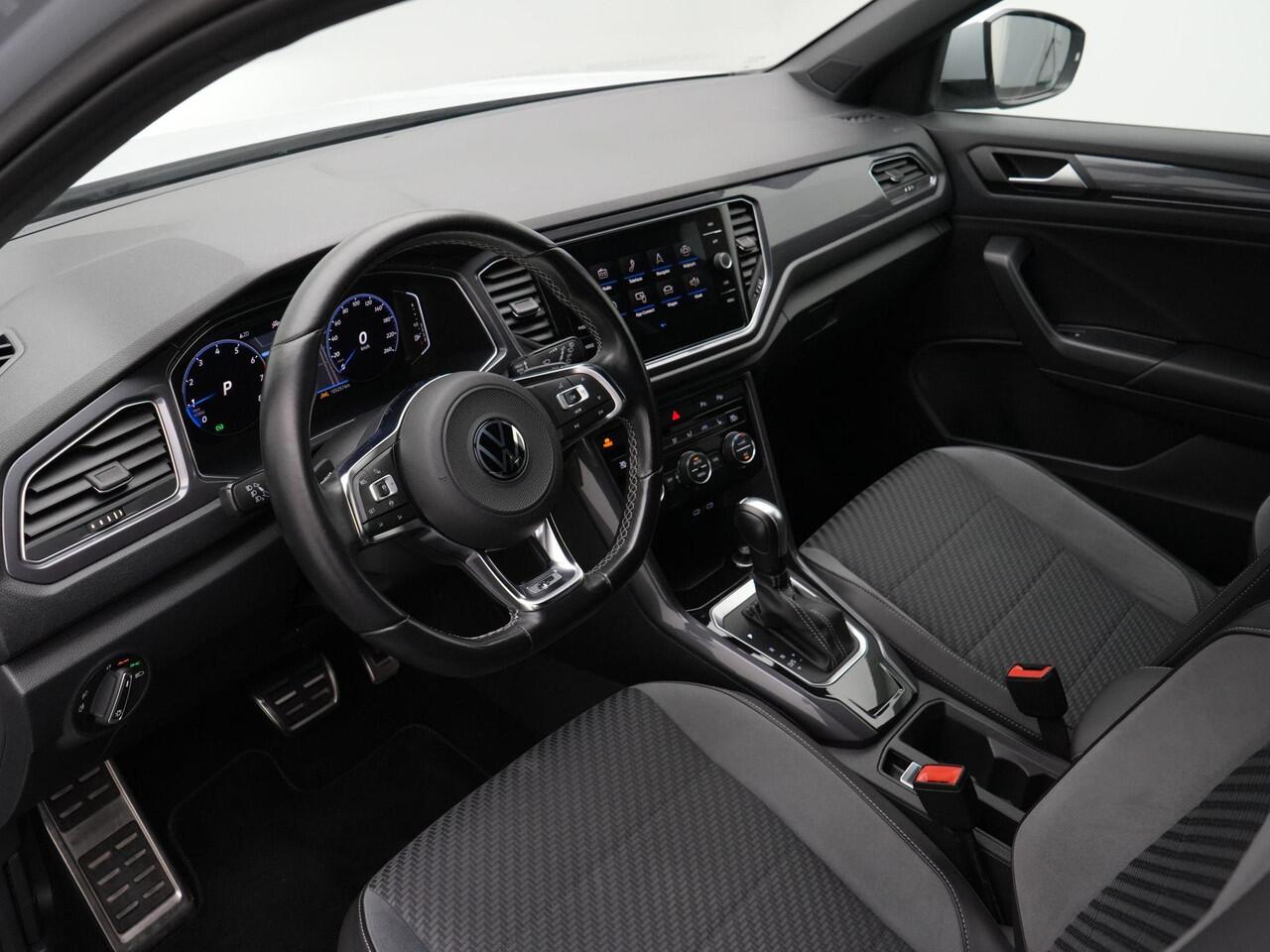 Volkswagen T-Roc 1.5 TSI 150 pk DSG Sport Business R / R-Line | Panoramadak | Trekhaak | Achteruitrijcamera | Stoelverwarming | Navigatie