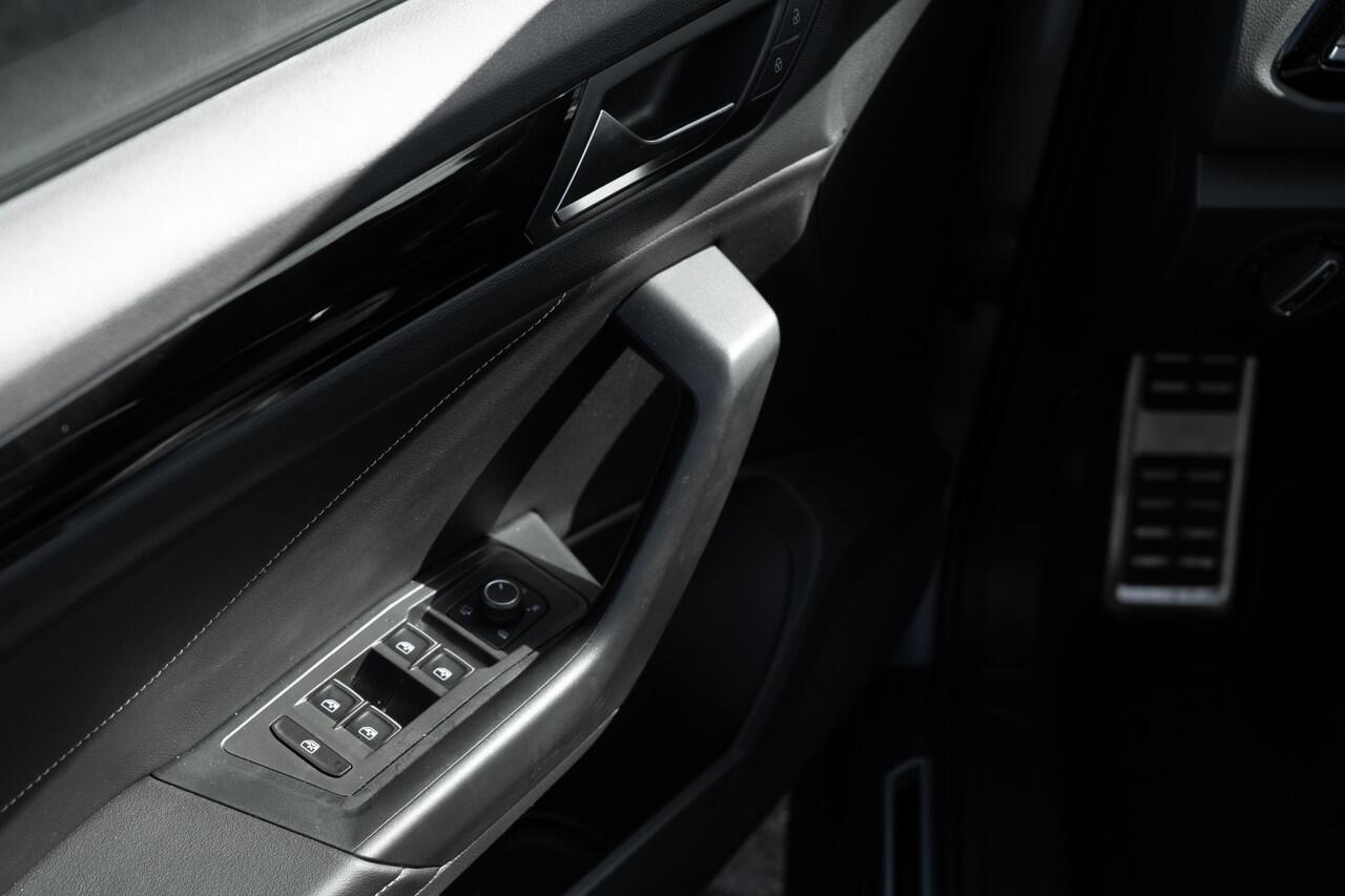 Volkswagen T-Roc 1.5 TSI 3X R-Line | IQ Lights | Camera Elektr Achterklep | Lane Assis | Front Assis |