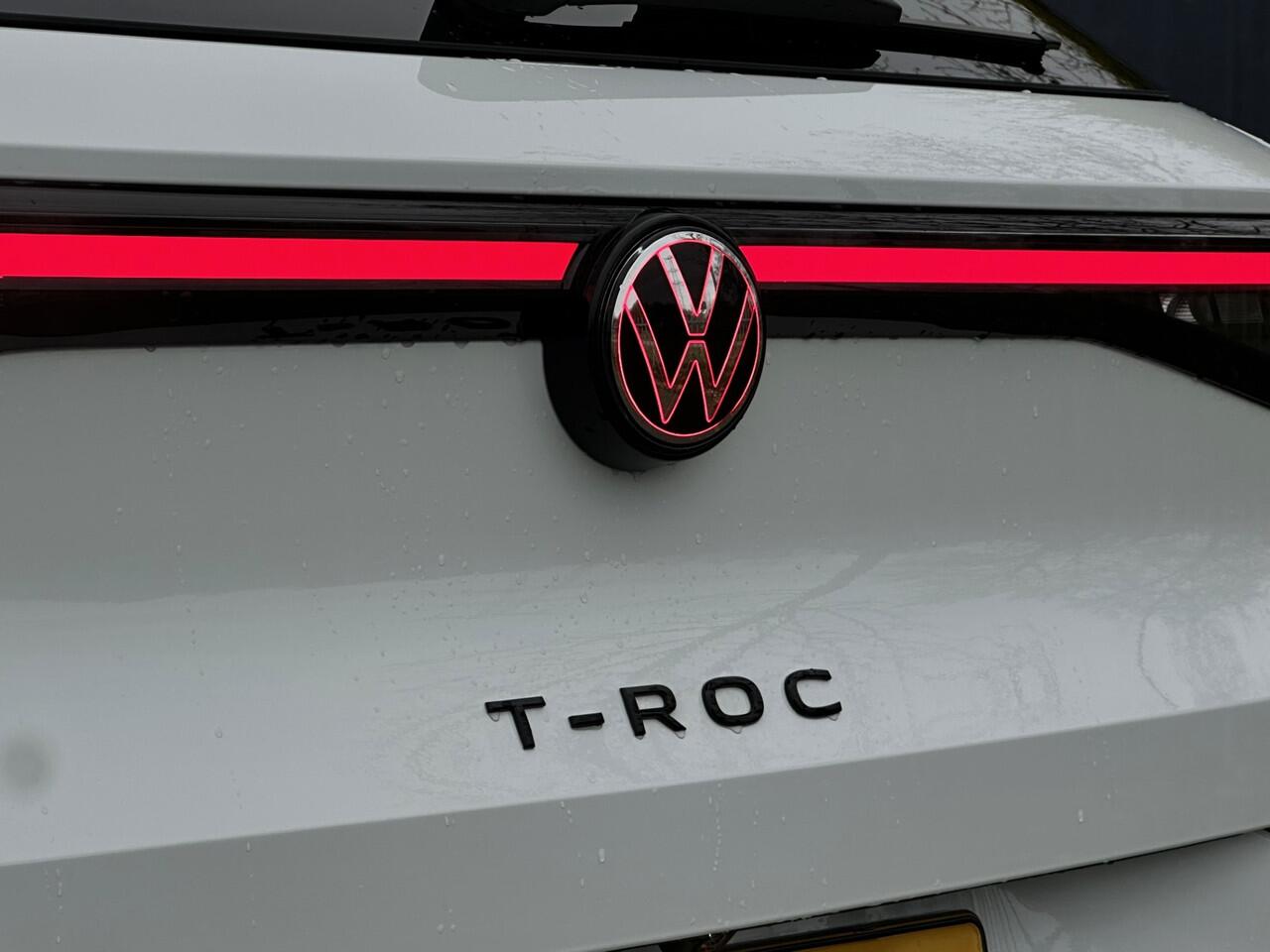 Volkswagen T-Roc 1.5 eTsi 150pk DSG R-Line First Edition / Demonstratieauto