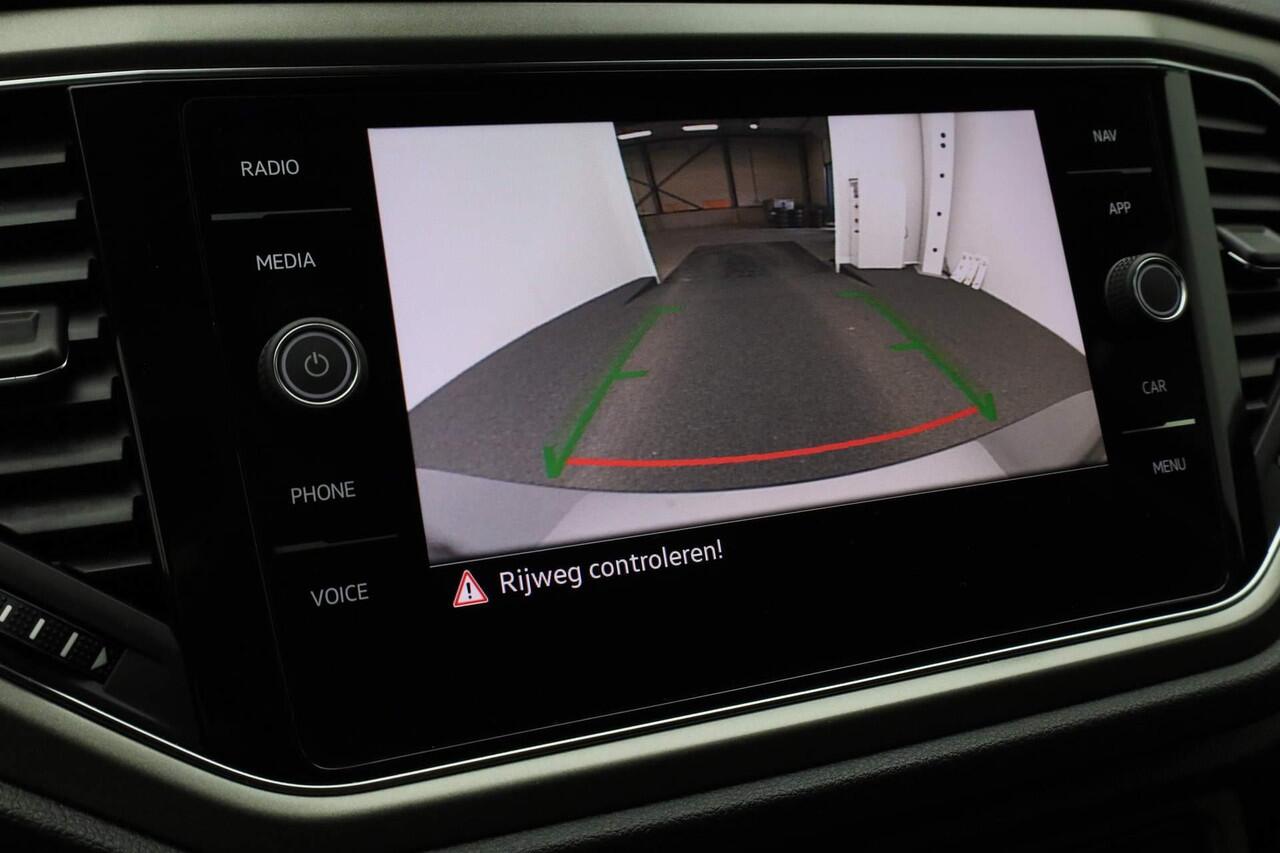 Volkswagen T-Roc 1.0 TSI 110 pk Style Business | Panoramadak | Achteruitrijcamera | Navigatie | Stoelverwarming | Adaptive Cruise