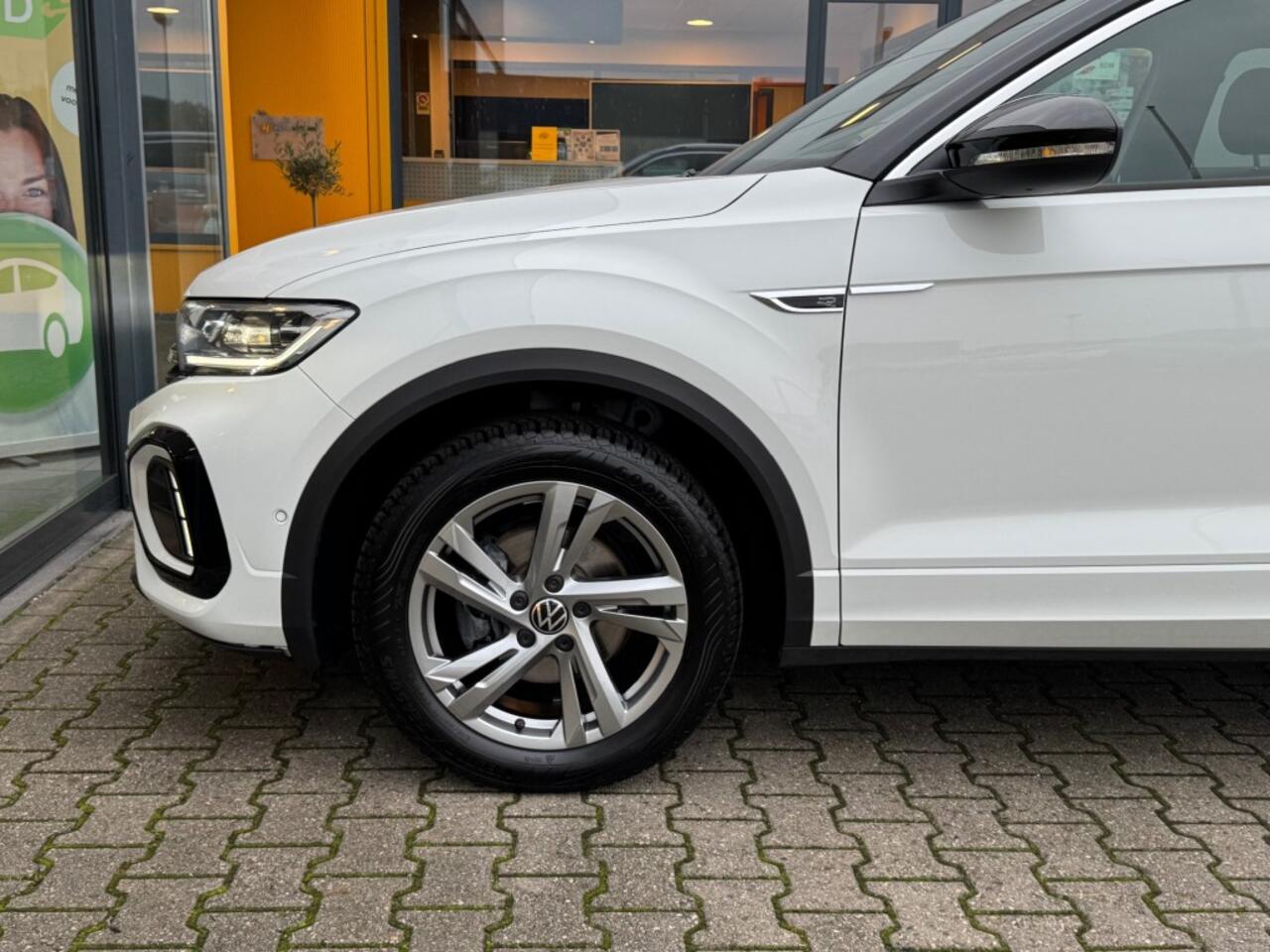 Volkswagen T-Roc 1.5 TSI 150 pk DSG R Line - Navi - camera - stoelverw - trekhaak