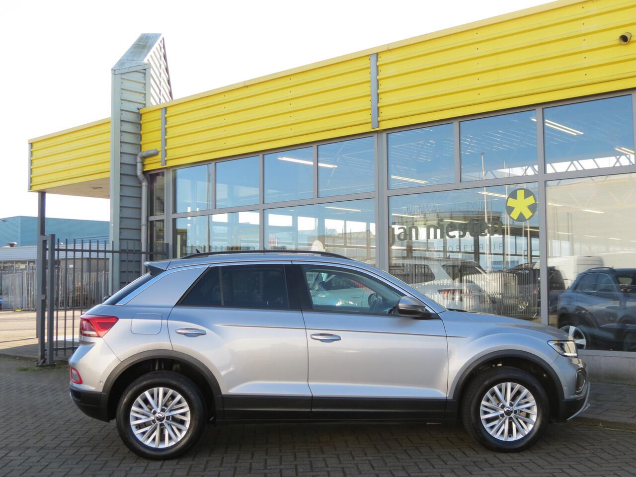 Volkswagen T-Roc 1.0 TSI Life -110pk- | LED | App Connect | Parkeer Assistent | Lane Assist | Climate Control | Rijklaarprijs incl. 1 jaar Bovag garantie