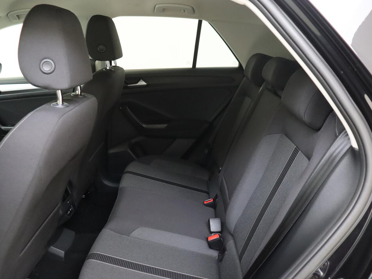 Volkswagen T-Roc 1.0 TSI Life | LED-voor en achterlichten | Achteruitrijcamera | Adaptive cruise control | Connected services |