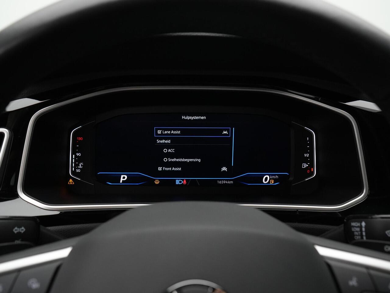 Volkswagen T-Roc Cabriolet 1.5 TSI 150 pk DSG R-Line | Achteruitrijcamera | Stoelverwarming | Carplay | 19 inch