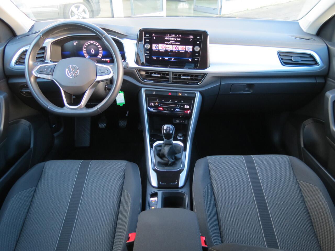 Volkswagen T-Roc 1.0 TSI Life -110pk- | LED | App Connect | Parkeer Assistent | Lane Assist | Climate Control | Rijklaarprijs incl. 1 jaar Bovag garantie