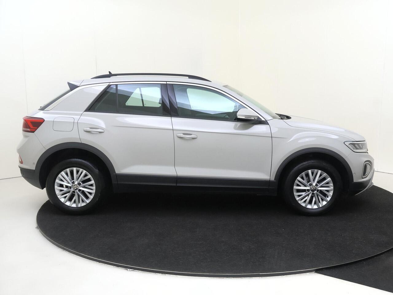 Volkswagen T-Roc 1.5 TSI Style | Parkeerassistent | Adaptieve cruise control | CarPlay | Parkeersensoren | Climate control | Digital cockpit Pro |