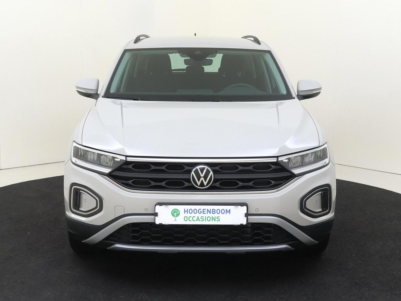 Volkswagen T-Roc 1.5 TSI Style | Parkeerassistent | Adaptieve cruise control | CarPlay | Parkeersensoren | Climate control | Digital cockpit Pro |