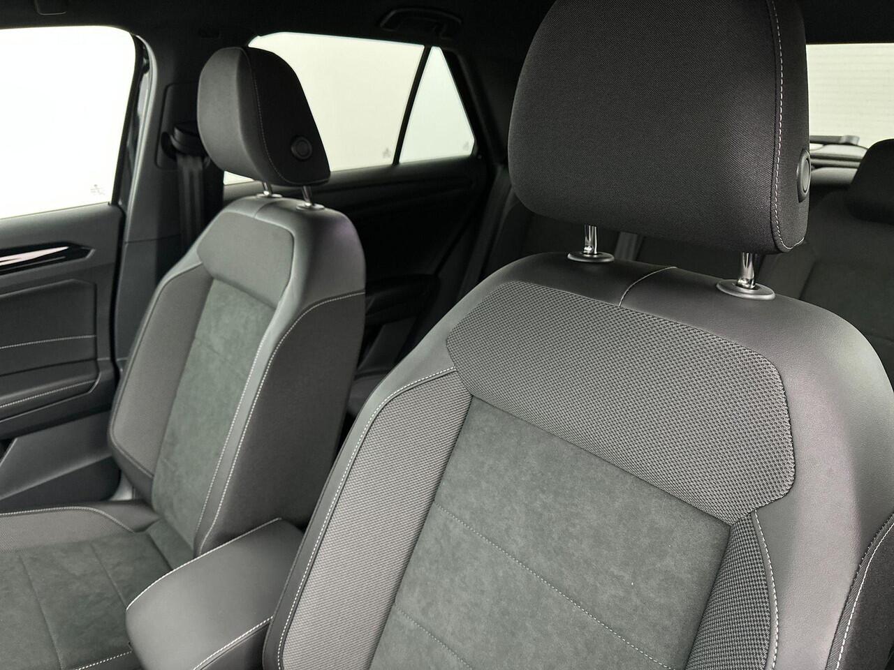 Volkswagen T-Roc R-Line 1.5 110 kW / 150 pk TSI SUV 7 versn. DSG