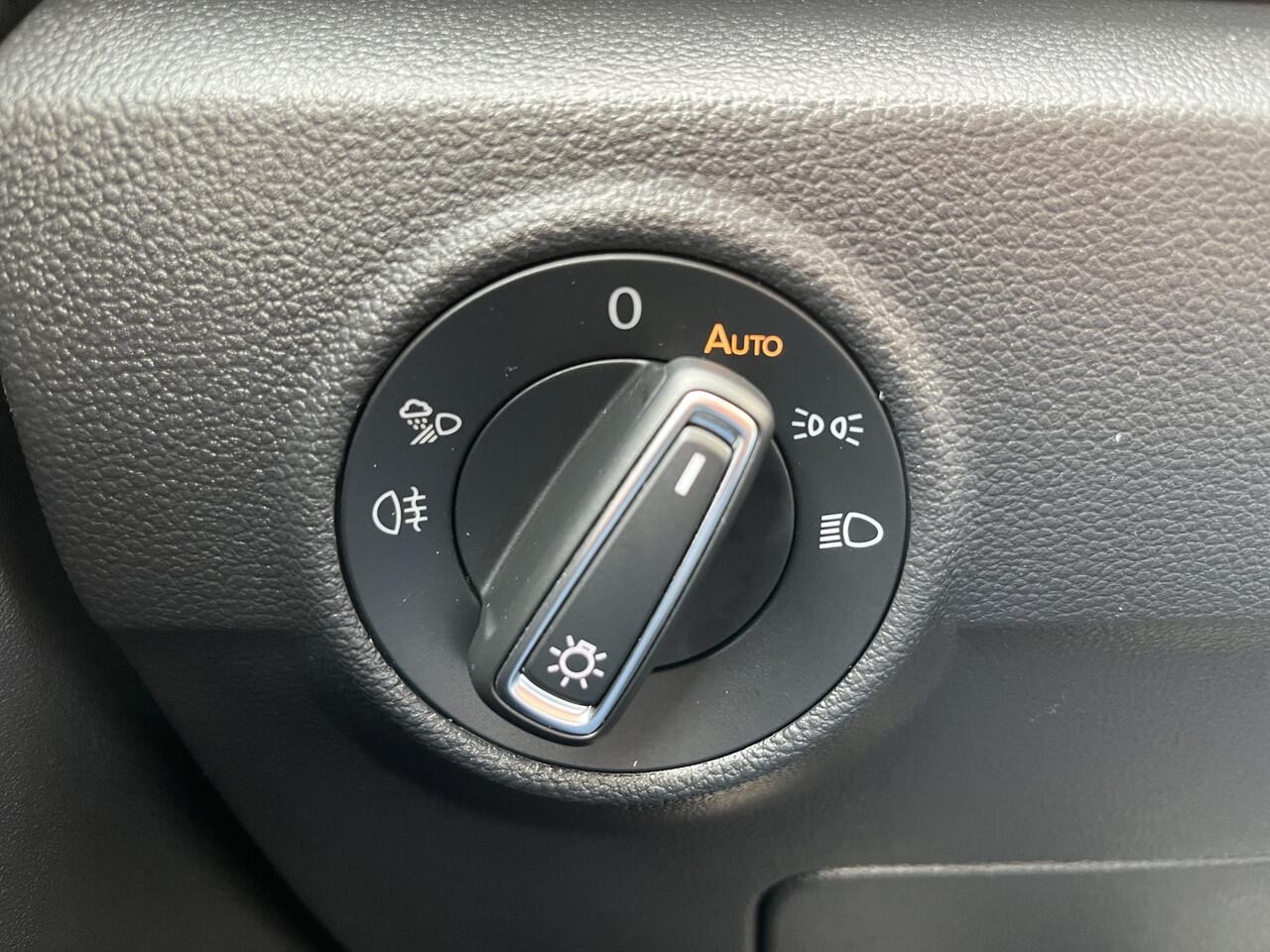 Volkswagen T-Roc 1.5 TSI R-Line / AUTOMAAT/ 2x R-LINE/ PARK. SENSOREN/ IQ. LIGHT/ DODE HOEK/ STOELVERWARM./ DIGITAL DASHBOARD/ APP-CONNECT/ ADAPT. CRUISE/ CLIMA/ DAB/ 18" LMV