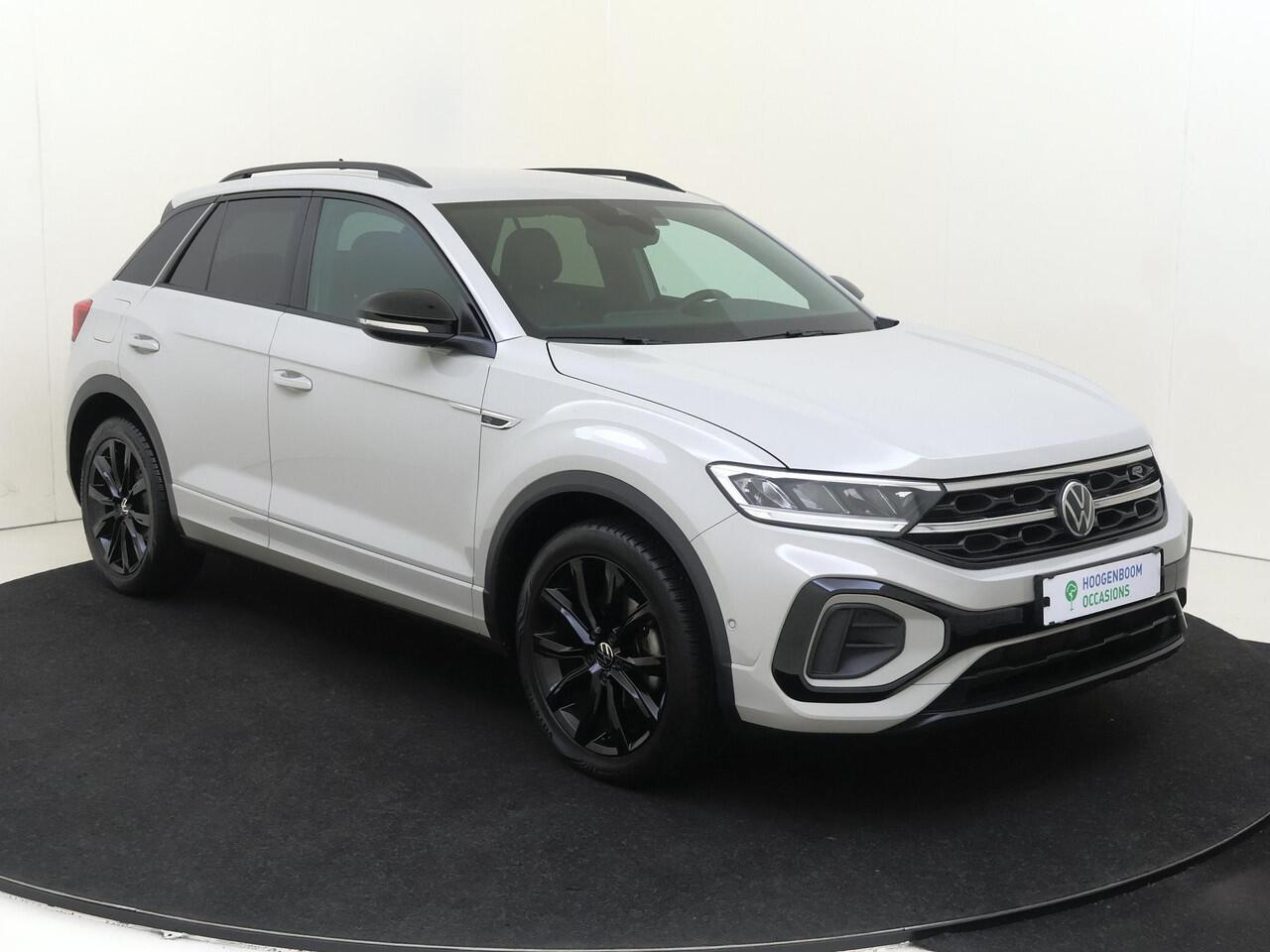 Volkswagen T-Roc 1.0 TSI R-Line | Achteruitrijcamera | Parkeerassistent | Black style | Digital cockpit Pro | Adaptieve cruise control | Navigatie | CarPlay |