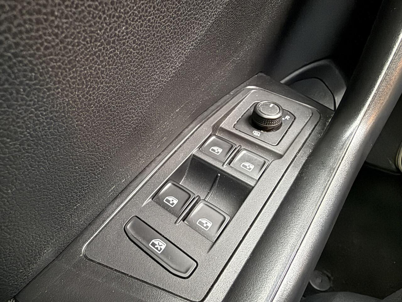 Volkswagen T-Roc 1.0 TSI Style | LM | Clima | PDC |