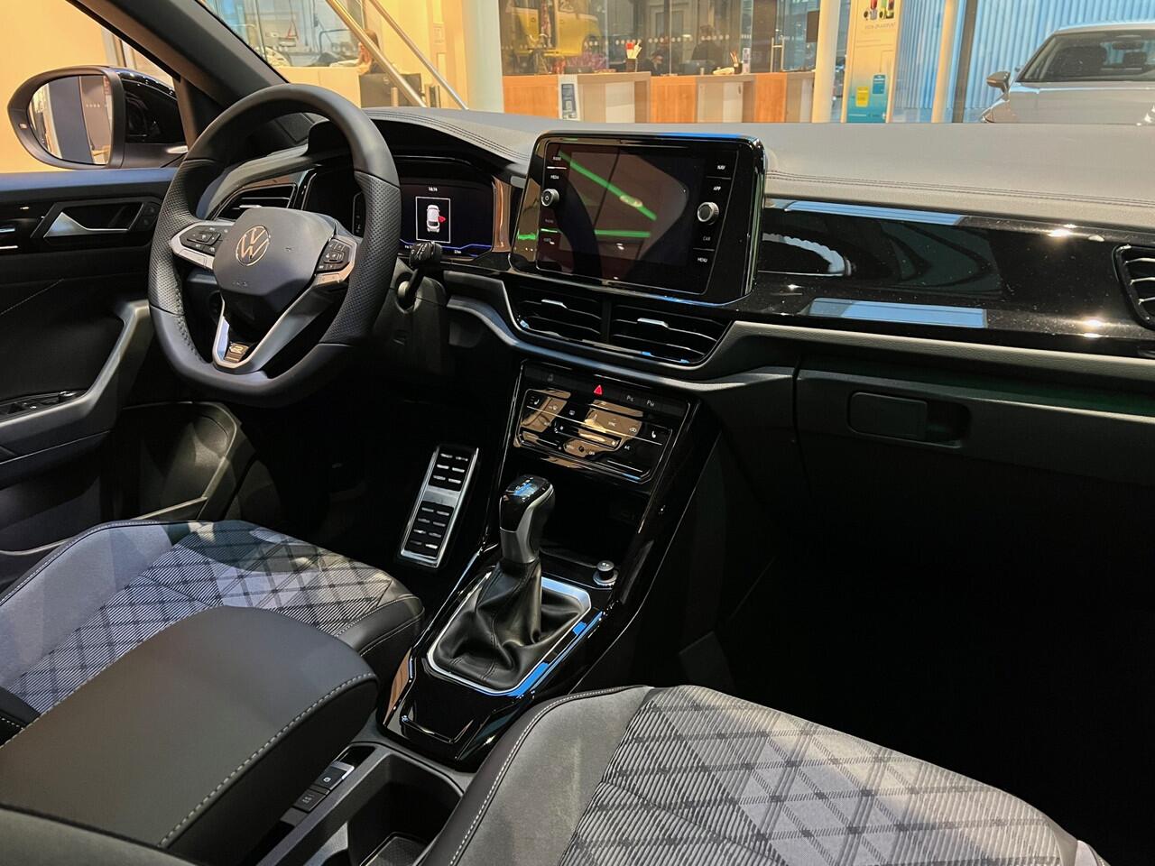 Volkswagen T-Roc R-Line Edition (1) GP R-Line-Edition 1.5 110 kW / 150 pk TSI SUV 7 versn. DSG / NIEUWE AUTO