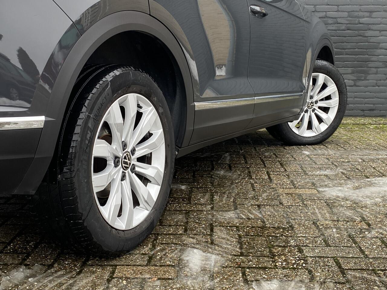 Volkswagen T-Roc 1.5 TSI Sport 150 pk AUT. | 1e eigenaar | dealer onderhouden | digitale cockpit | navigatie | elektr. a. klep