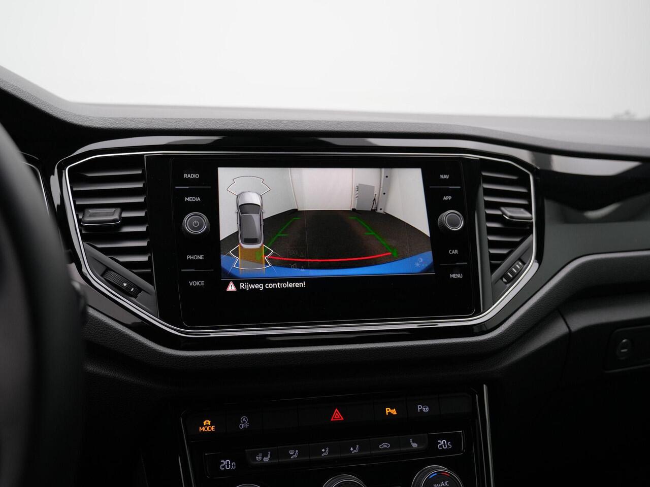 Volkswagen T-Roc Cabrio 1.5 TSI 150 pk DSG R-Line Edition Blue Plus | Trekhaak | Leder | Adaptief onderstel | Beats | Stuur-/stoelverwarming