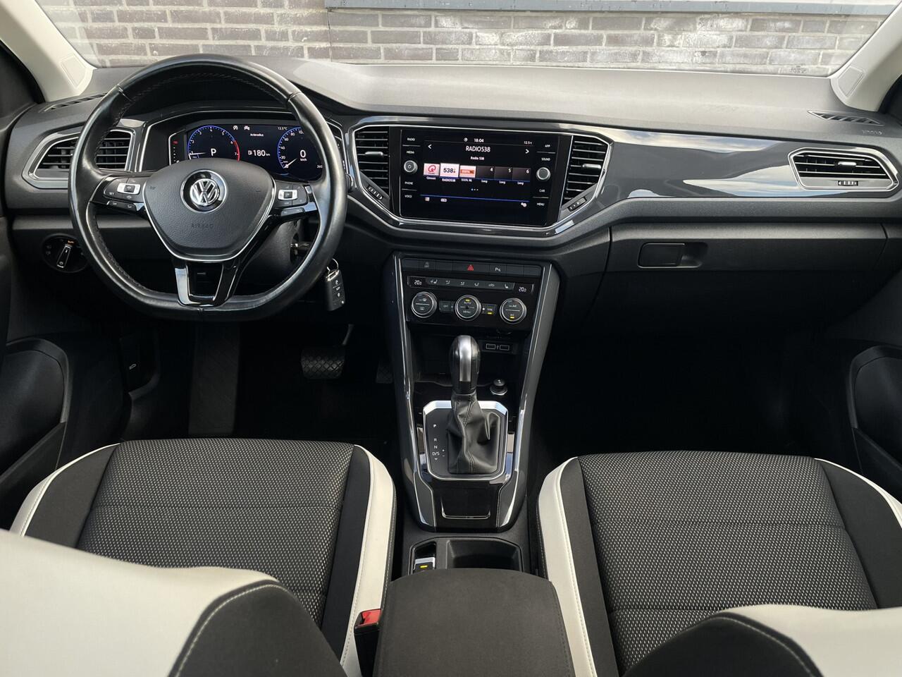 Volkswagen T-Roc 1.5 TSI Sport LED | Trekhaak | Carplay | Camera | Virtual Cockpit | PDC