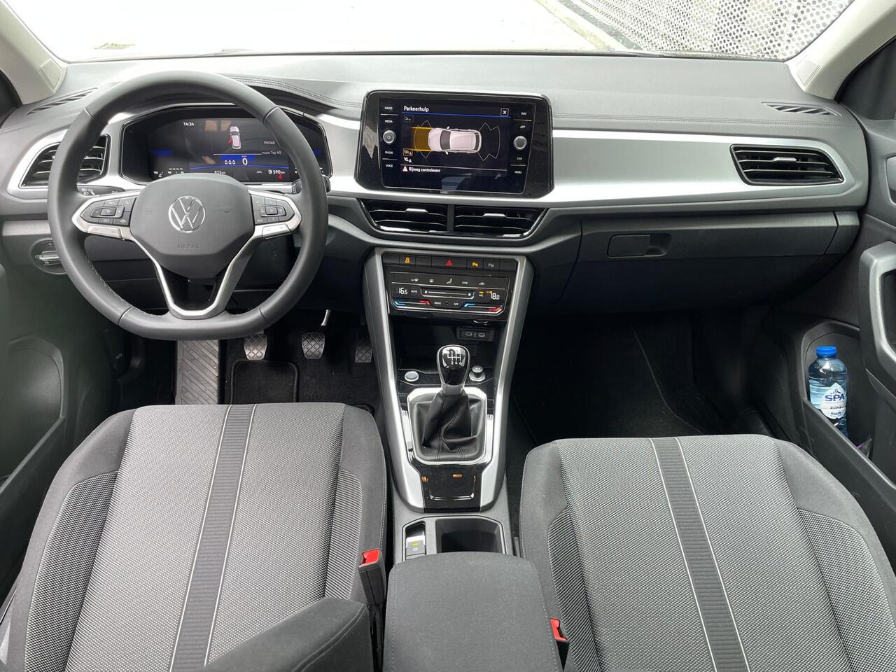 Volkswagen T-Roc 1.0 TSI 110PK Life Edition / Achteruitrijcamera / App Connect / Getint Glas / 17'' LMV / VW