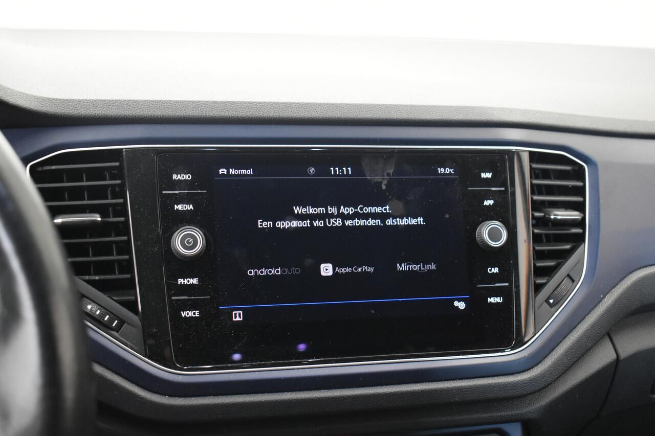 Volkswagen T-Roc 1.5 TSI Sport busines R Automaat Navi Carplay Stoelverw. Adapt. Cru