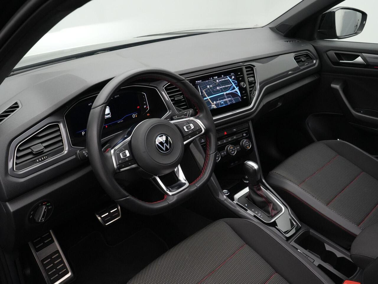 Volkswagen T-Roc 1.5 TSI 150 pk DSG Sport Business R | Panoramadak | Achteruitrijcamera | Adaptive Cruise | LED koplampen | Keyless | 20 inch